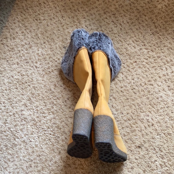 Timberland heeled boots size 91/2 - Picture 5 of 8